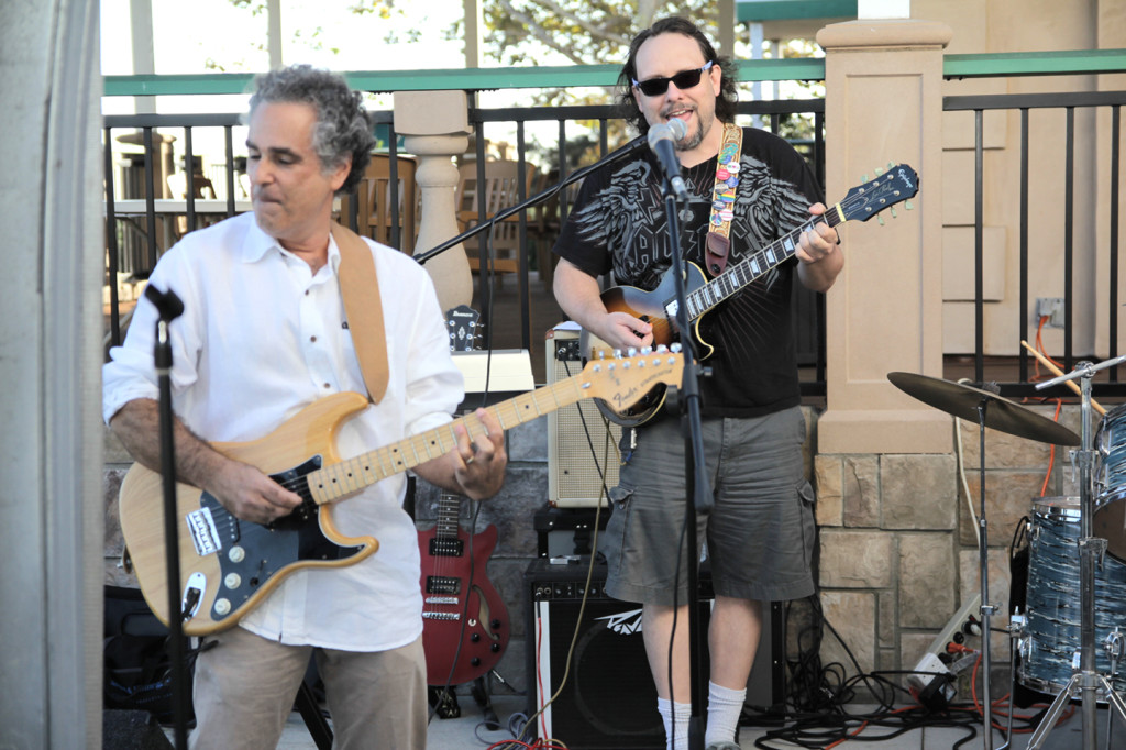 Innocent Bystanders Steve Semeraro & Kaimi Wenger at the Salt Creek Golf Club